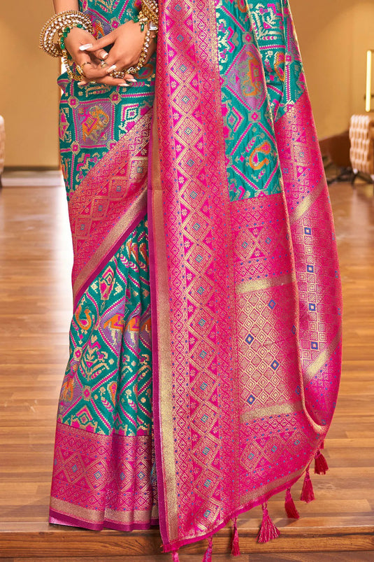 Cultural Fusion Banarasi Silk Saree with Contemporary Jacquard Patterns