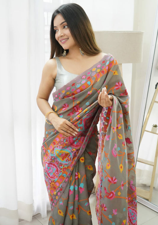 Villagius Velvet Verve Jacquard Silk Sari