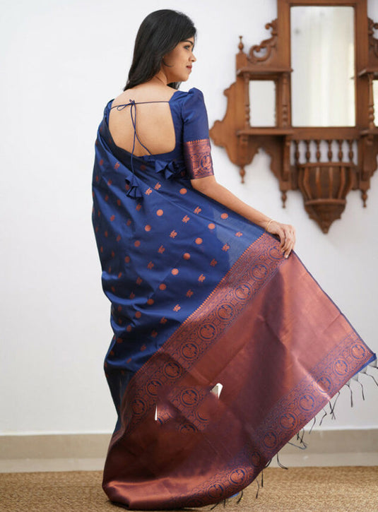 Villagius Regal Rose Banarasi Silk Jacquard