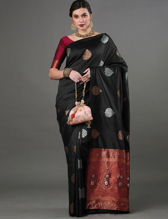 Villagius Ebony Elegance Jacquard Silk Banarasi