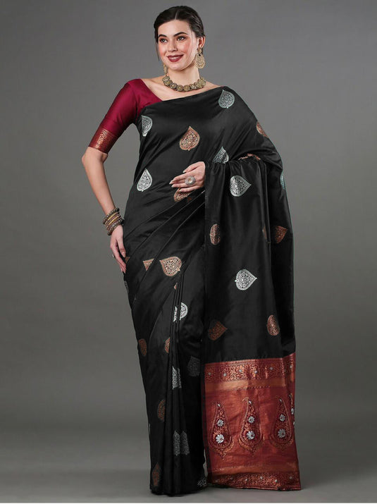 Villagius Ebony Elegance Jacquard Silk Banarasi