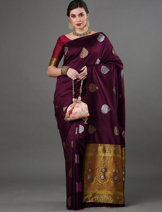 Villagius Midnight Majesty Jacquard Banarasi Saree